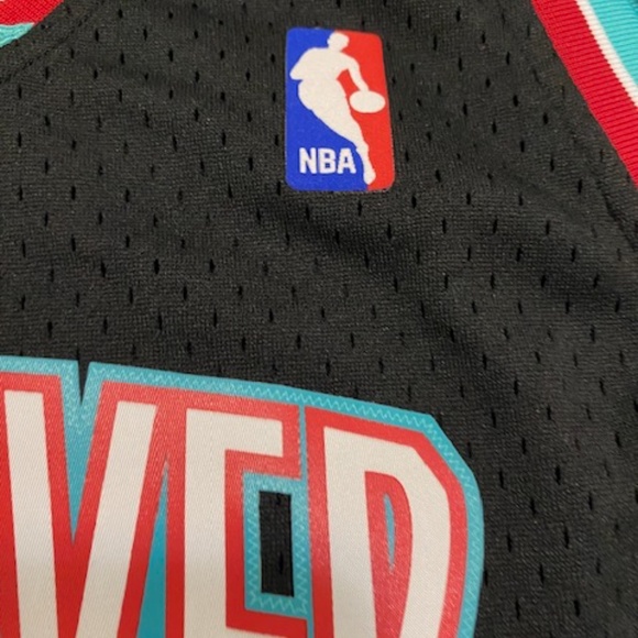 Mitchell & Ness Vancouver Grizzlies Mike Bibby Jersey NWT - Picture 4 of 7